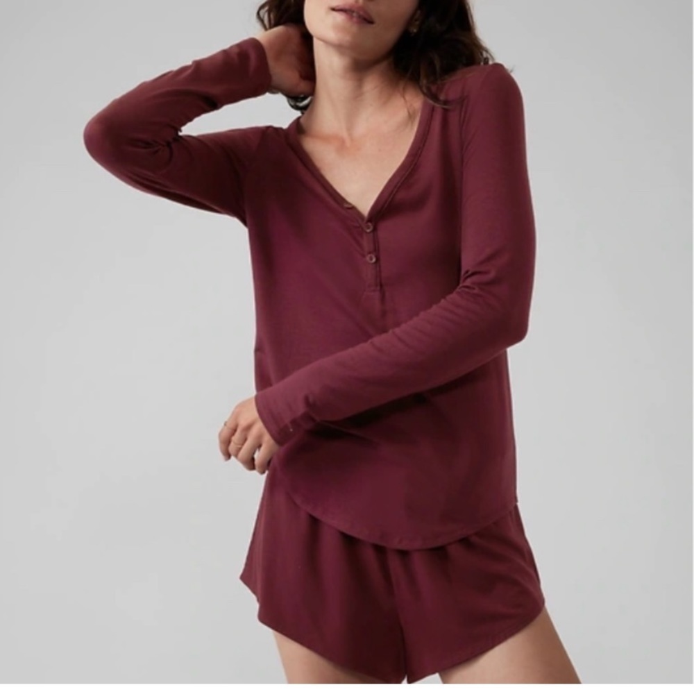 ATHLETA • Women’s Nighttime Bliss Sleep Top Henley in Burgundy Size Large